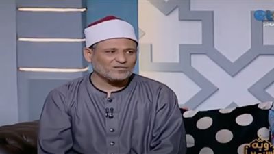 «زوجي قال لي تحرمي عليا زي أمي وعايشين في بيت واحد.. هل ده حرام؟».. أزهري يجيب