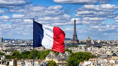 وزير الصناعة الفرنسي يدعو الشركات المحلية لتعليق استثماراتها في أمريكا