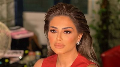 منة فضالي تطير إلى تركيا (صورة) 