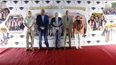 محافظ أسوان يشهد فعاليات حفل التخرج والتكريم لطلاب مجمع مدارس السلام أكاديمي