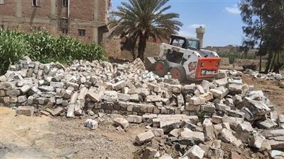 حملة مكبرة بالمحلة تنفذ الإزالة علي التعديات الزراعية ومخالفات البناء 