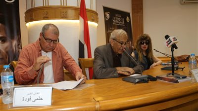 مائدة مستديرة عن 