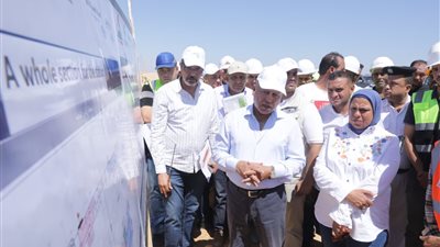 وزير النقل يتفقد مشروع القطار الكهربائي السريع بمحطة العلمين/ رأس الحكمة