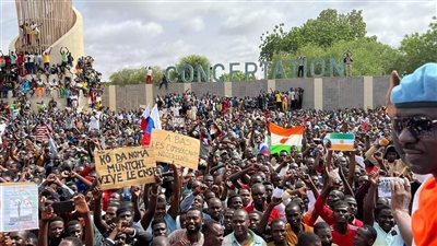 محلل سياسي يكشف تفاصيل تحركات واشنطن لاستخدام القوة العسكرية ضد دولتين إفريقيتن 