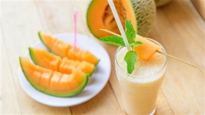 منها الشمام والزبادي.. 3 كوكتيلات رائعة لمواجهة حرارة الجو