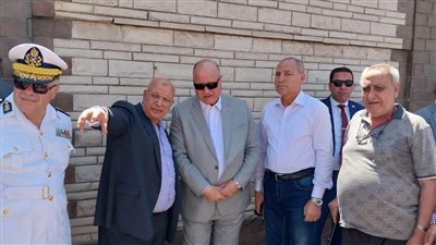 محافظ القاهرة يشرف على إصلاح كسر مفاجئ بخط مياه بشارع عبدالحميد بدوى