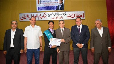 محافظ الغربية يكرم 100 عامل بختام فعاليات التنمية البشرية لعمال «مصر للغزل والنسيج»