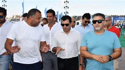 وزير الرياضة يفتتح 