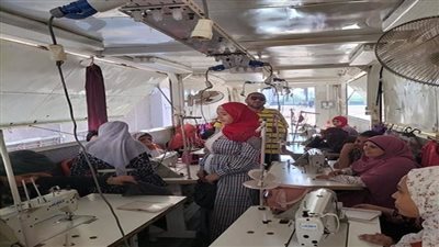القوى العاملة تنظم دورة تدريبية على التفصيل والخياطة لفتيات المنيا