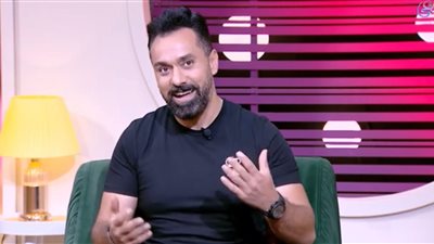 أحمد عبدالله: مسيرتي الفنية بدأت بالتمثيل أمام الزعيم عادل إمام