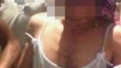 أجبروه على ارتداء ملابس نسائية.. ضبط المتهمين بالتعدي على سائق بالبحيرة 