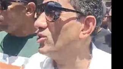 انهيار أحمد شيبة أثناء تشييع جثمان والدته (صور)