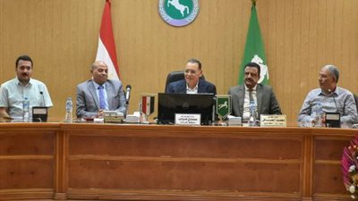 محافظ الشرقية يعقد اجتماعًا مع مسؤولي التربية والتعليم استعدادًا للعام الدراسي الجديد