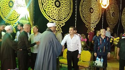 أحمد شيبة يتلقى عزاء والدته بالإسكندرية (صور)