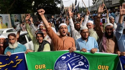 الشرطة: حشد في باكستان يخرب كنائس ويحرق منازل بعد اتهام اثنين بالتجديف