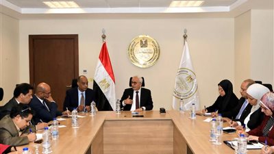 لأول مرة.. فريق من المعلمين المساعدين المتميزين على المنصات والقنوات التعليمية لمتابعة الطلاب 