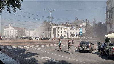 مقتل 7 وإصابة 90 في ضربة صاروخية روسية على تشيرنيهيف بأوكرانيا