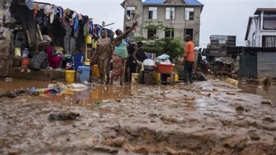 فروا من الفيضانات فالتهمتهم النيران.. مقتل 7 أطفال في حريق بمخيم للنازحين في الكونغو