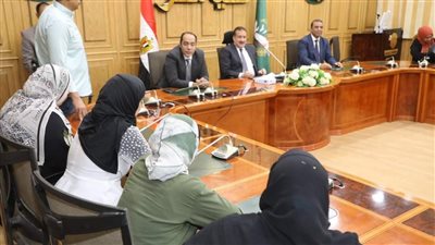 محافظ المنوفية يستمع لشكاوى الأسر الأولى ويتخذ إجراءات عاجلة 