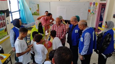 وكيل تعليم مطروح يتفقد معسكر «القومي للطفولة» لطلاب إحدى المدارس الرسمية لغات