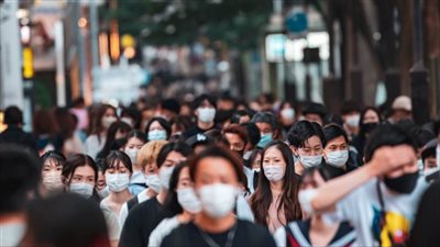 كيف ولماذا يتعلم اليابانيون الابتسامة على يد خبراء متخصصين؟