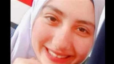 اختل توازنها.. المئات يشيعون جثمان «فتاة الزرقا» إثر سقوطها من سطح منزلها 