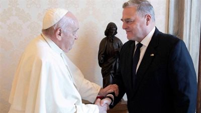 البابا فرنسيس يناقش الحرب والسلام في أوكرانيا مع رئيس الأركان الأمريكي