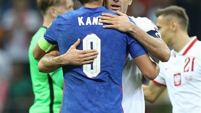 ليفاندوفسكى يحذر هارى كين من الدورى الألمانى