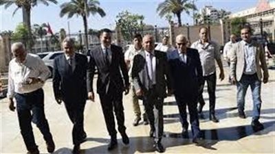 محافظ بورسعيد يستقبل وزير النقل وقائد القوات البحرية 