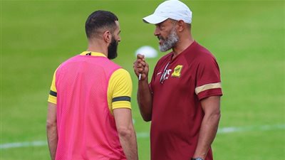 تقارير: أزمة حادة بين سانتو وبنزيما في اتحاد جدة