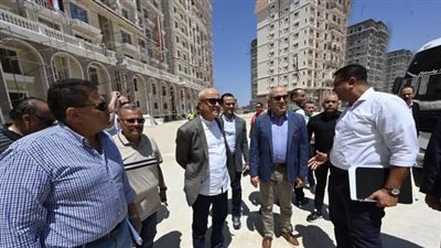 وزير الإسكان يتفقد سير العمل بمشروعات التجمع العمراني «صواري» في الإسكندرية