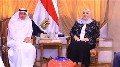بالصور: تفاصيل مناقشات وزيرة التضامن مع رئيس شركة مطوفي حجاج الدول العربية 