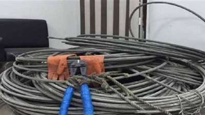 فيس بوك فضحهم.. كشف لغز سرقة أسلاك كهربائية وحرقها بمدينة نصر