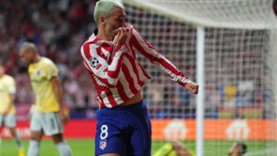 لتعويض رحيل تاليسكا المُحتمل.. جريزمان ورافينيا على رادار النصر السعودى