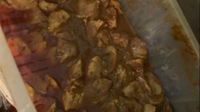 ضبط فراخ فاسدة داخل مطعم سوري شهير بمدينة نصر