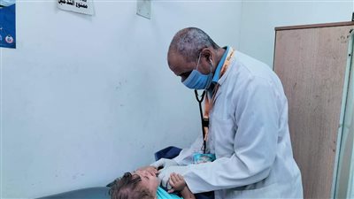 1011 مواطنا يستفيدون من الخدمات المجانية للقافلة الطبية بإحدى قرى ببركة السبع