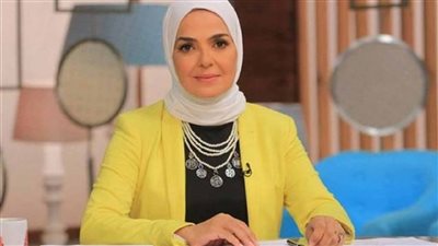 منى عبدالغني مدافعة عن أسما شريف منير: أنا مغلولة من انتقادها والبنت واثقة من نفسها 