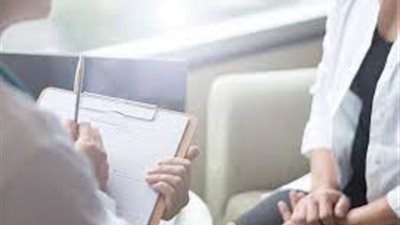 طبيبة نفسية تجيب.. الصحة النفسية ضرورة أم رفاهية؟