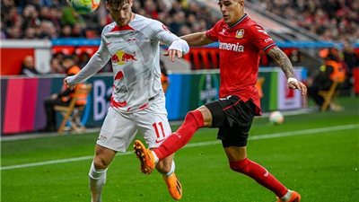 أكوادورى جديد.. يورجن كلوب يعثر على خليفة فان دايك في الدوري الألماني