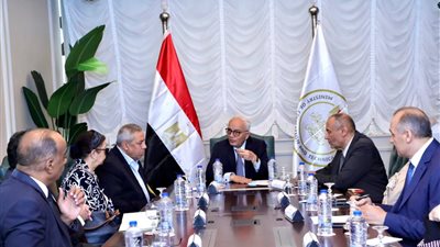 وزير التعليم يجتمع بوفد من الوكالة الأمريكية الدولية لتنفيذ مدرسة العباقرة