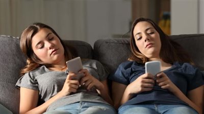 تحذير من أمراض القلب.. 4 حيل لإبعاد المراهقين عن الأريكة