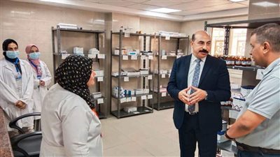 محافظ أسوان يتابع ميدانيا التشغيل التجريبي لمنظومة التأمين الصحي الشامل 