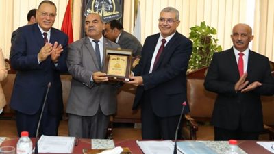 جامعة الزقازيق تقرر صرف مكافأة المولد النبوى الشريف لجميع العاملين