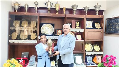 التعليم تكرم هشام رمضان لحصوله على المركز الأول ببطولة الجمهورية للحساب الذهنى