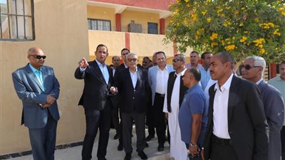 وزير التعليم يتفقد الفصول سابقة التجهيز بمدرسة الضبعة قبل افتتاحها 
