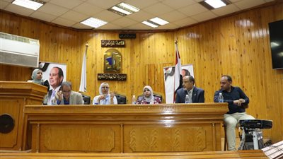 تعليم القاهرة تعقد اجتماعًا لإنهاء المرحلة الثانية للبرنامج الرئاسى لتحديث الملف الوظيفى للعاملين 