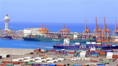 إقامة مزاد لبيع شاحنات بميناء جدة