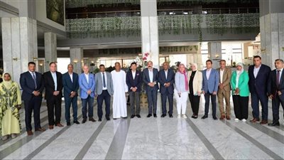 وزير الشباب والرياضة ومحافظ أسوان يناقشا أعمال التطوير بعدد من المنشآت الرياضية