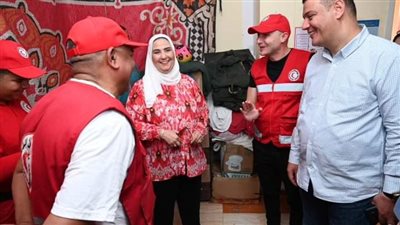 وزيرة التضامن تزور خط سير القادمين لمصر عبر المعابر الحدودية