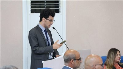 تسكين كوادر الأحزاب فى الوزارات ومشاركتهم  فى إختيار الوزراء وتشكيل تكتلات حزبية برلمانية 